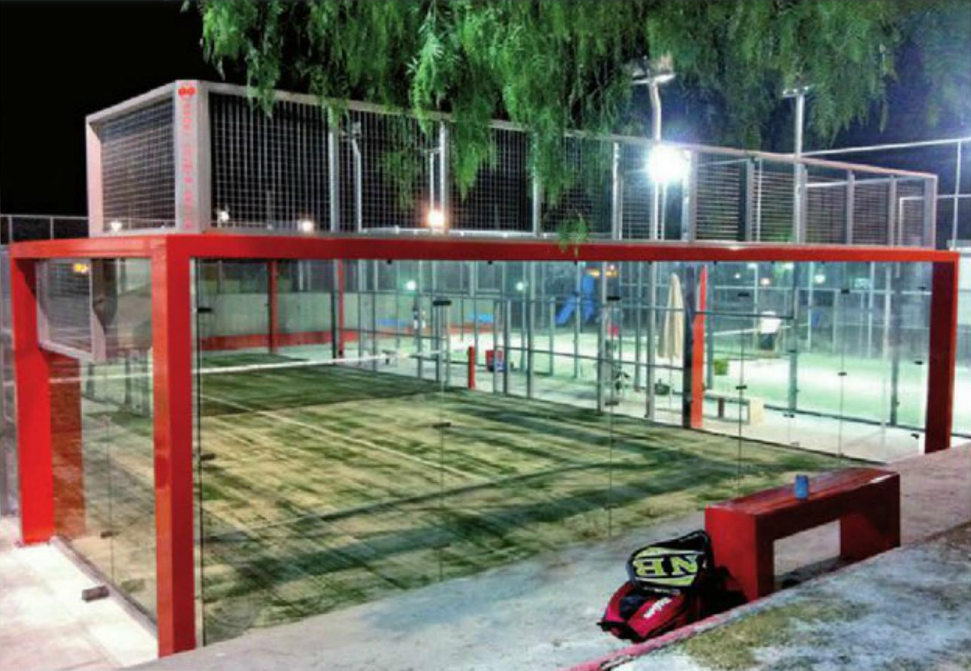 Composición e infografía de elementos de una pista de pádel